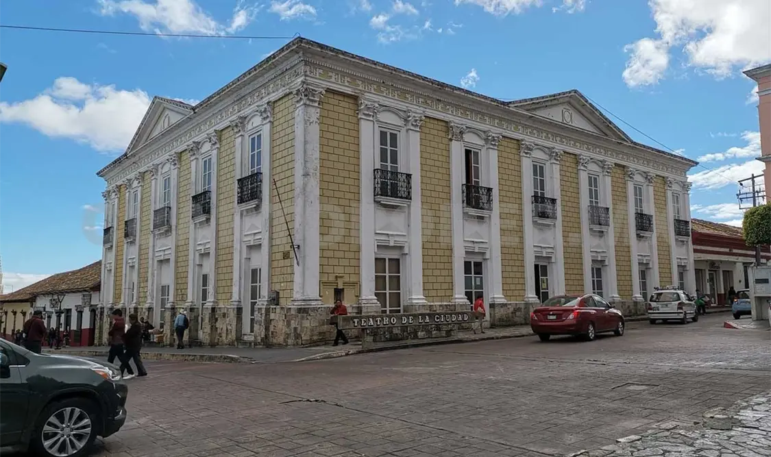 Tras 20 años de abandono, restauran Teatro Junchavín