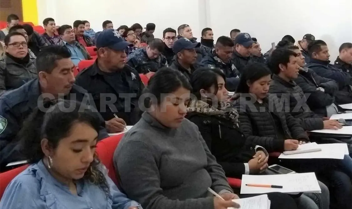 Capacitan a servidores públicos de la región Altos