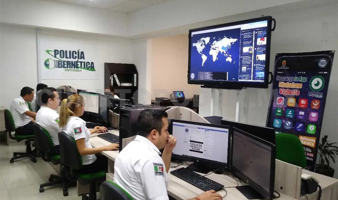 Patrulla policía cibernética red pública de internet