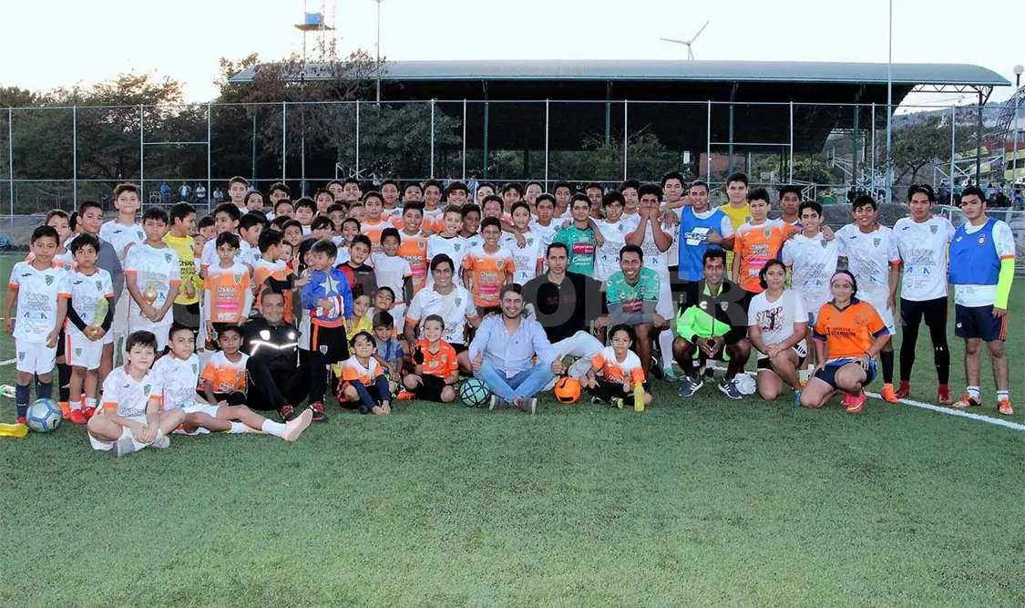 “El Chuy” Gutiérrez visitó la cantera felina