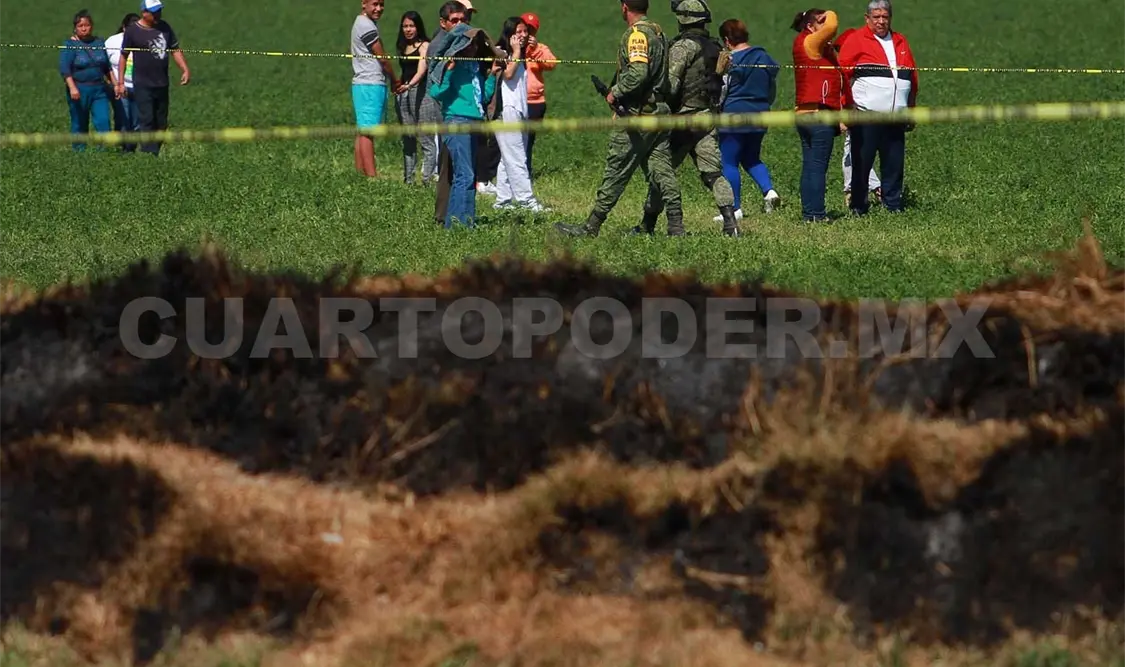 Se aferra a un pedazo de tela encontrado en zona cero