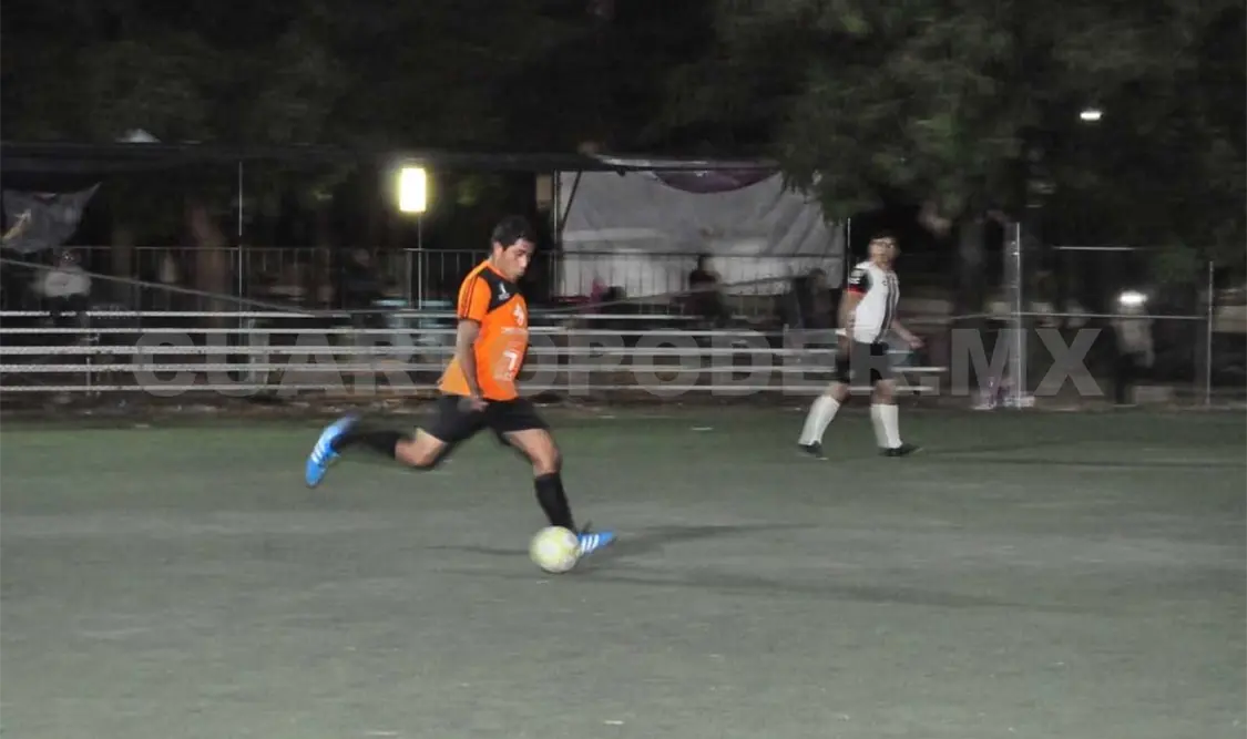 Penipak sigue al frente del torneo