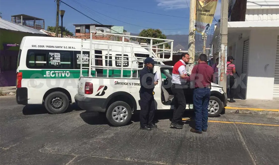 Tres heridos en choque en cruce de calles