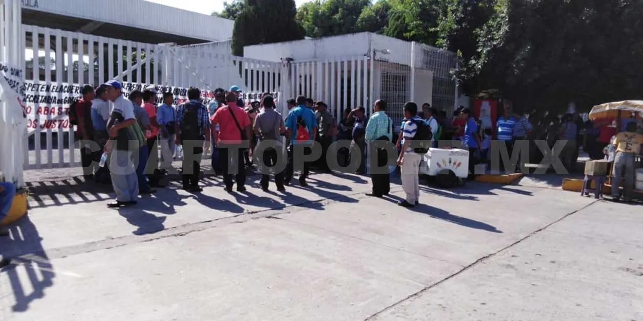 Exigen abasto a tiendas comunitarias
