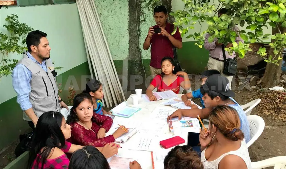 Migrantes participan en programa educativo