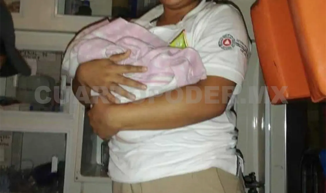 Mujer da a luz en ambulancia de PC