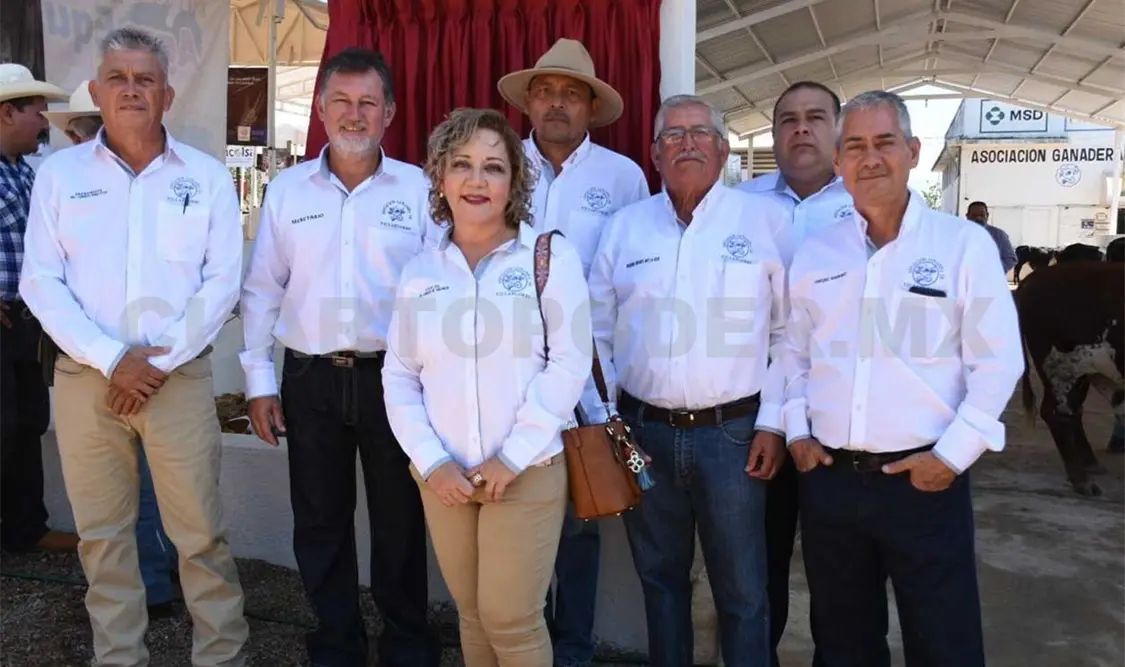 Ganaderos ratifican a su mesa directiva