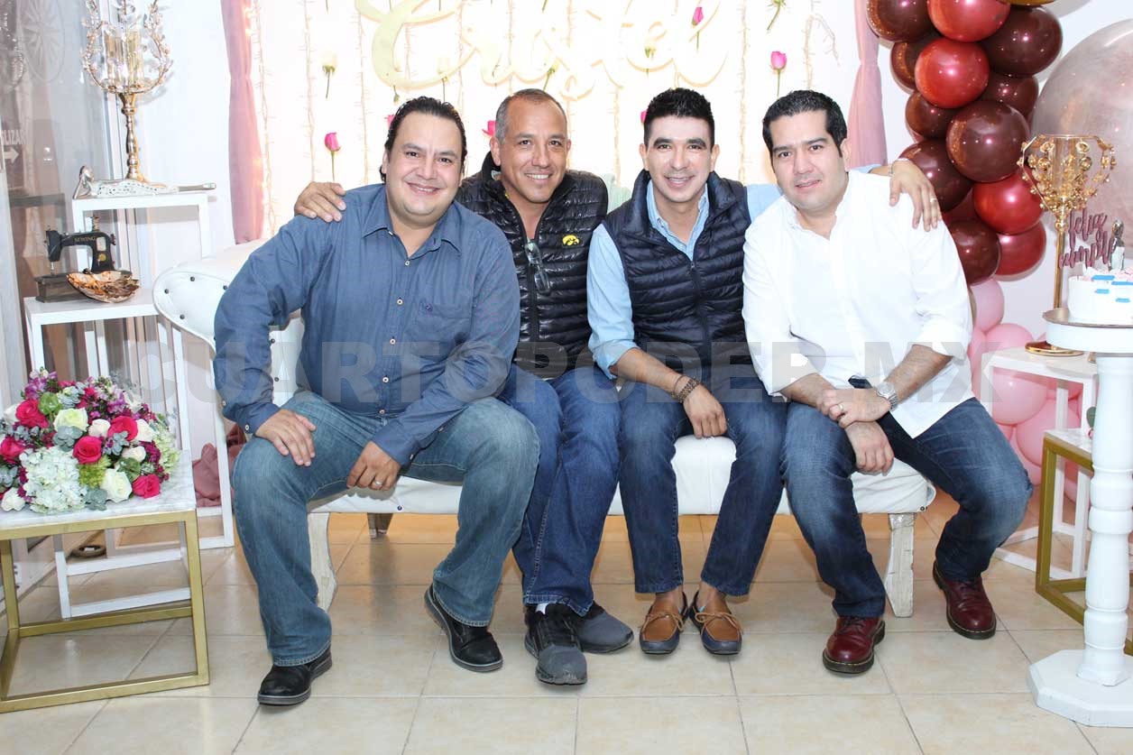 Karen celebró con amigos