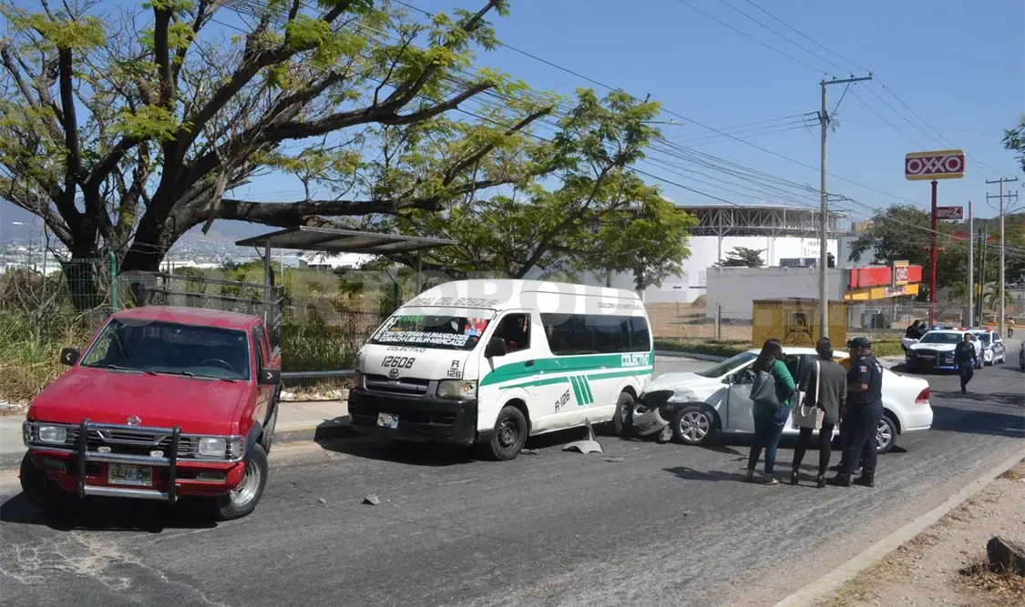 Accidente múltiple dejó a personas lesionadas