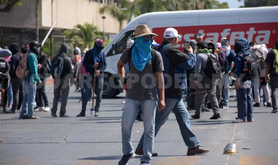 Encapuchados violentan el estado de derecho