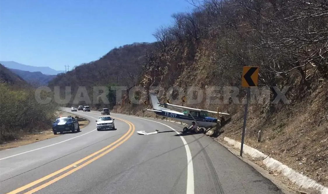 Avioneta realiza aterrizaje forzoso en carretera