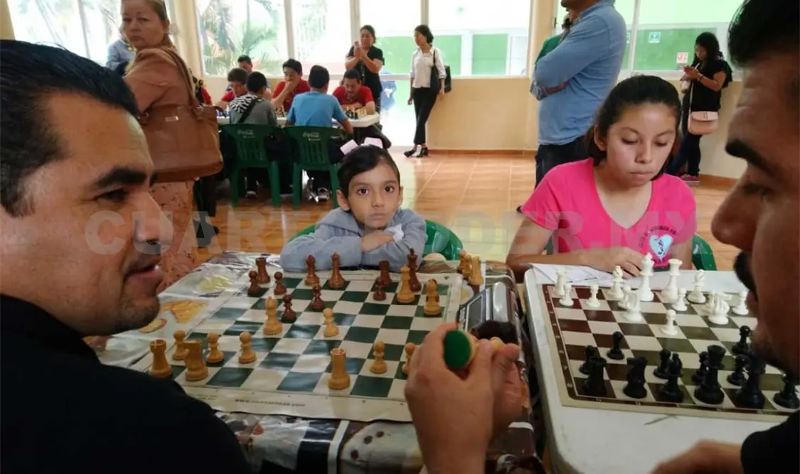 Adrián López toma el liderato