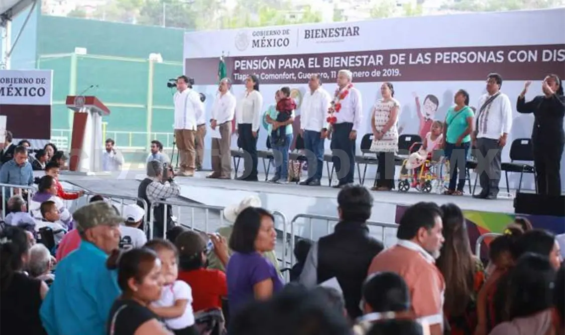 Enfrentan rechazo durante visita de AMLO en estados