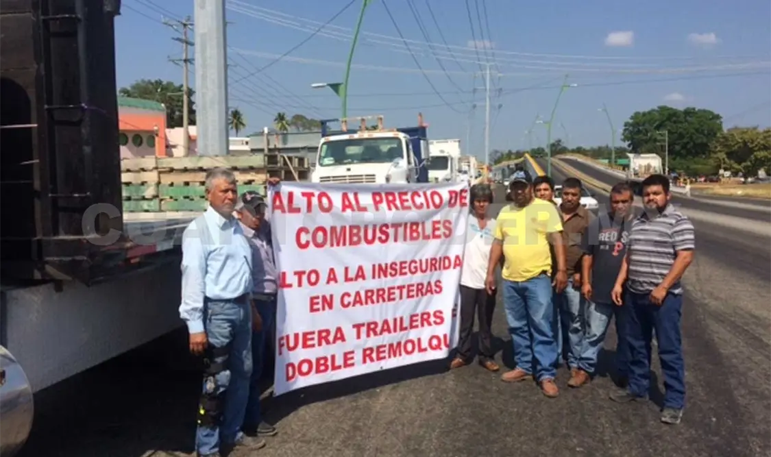 Protestan por altos precios al combustible e inseguridad