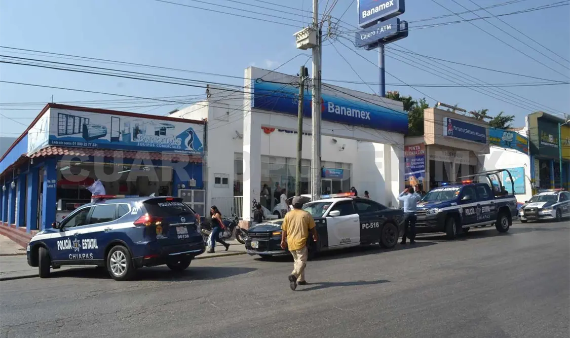 Hampones asaltan Banamex en Tuxtla