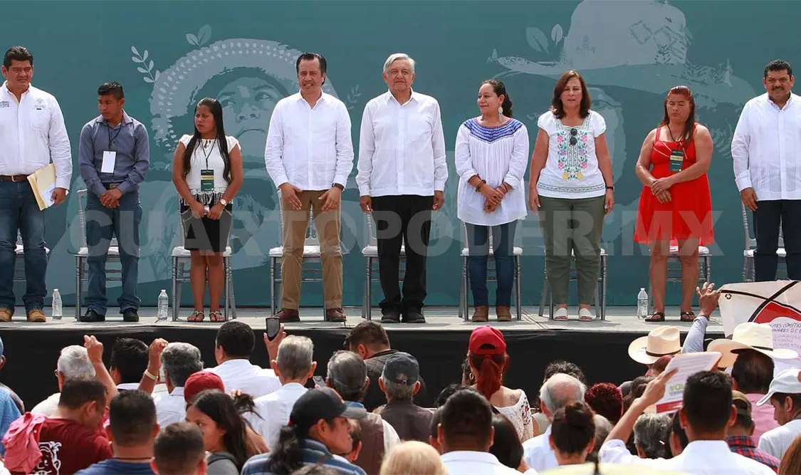 De gira por Veracruz, el mandatario entregó recursos del Programa Sembrando Vida. Notimex