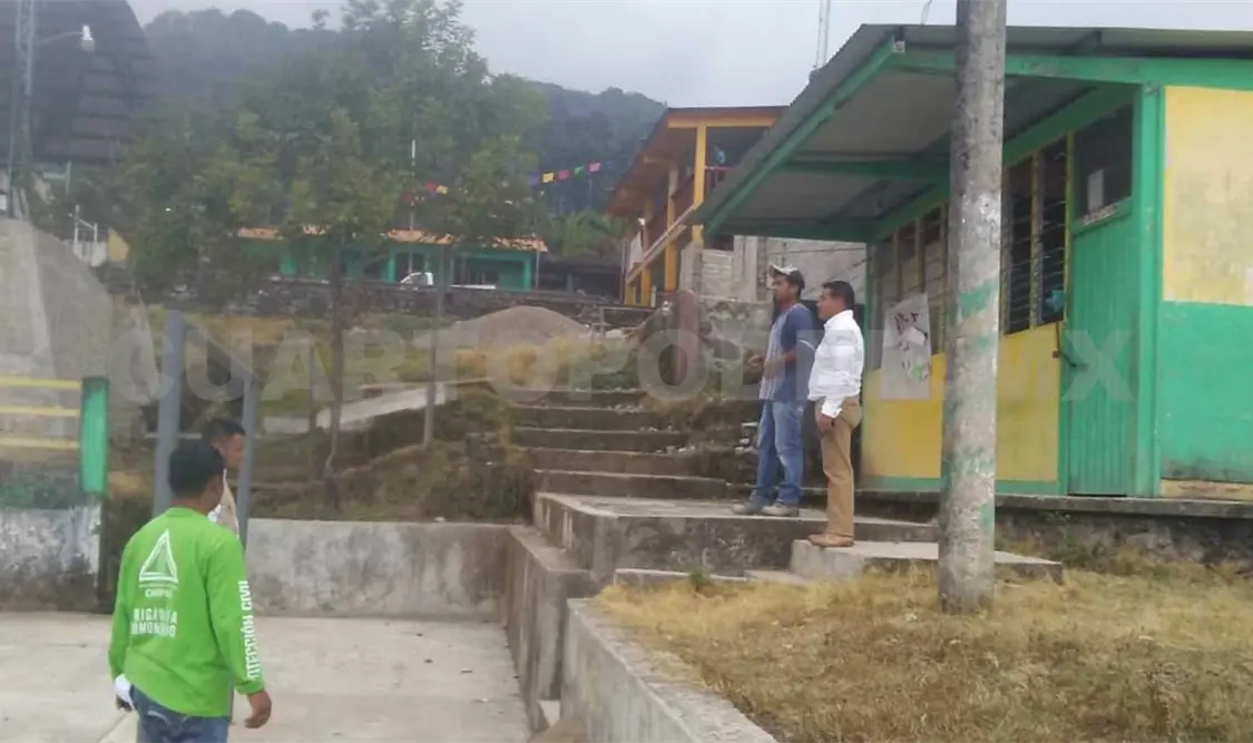 En Unión Juárez, de nueva cuenta las personas volvieron a sufrir daños en los centros educativos. Ramón García / CP