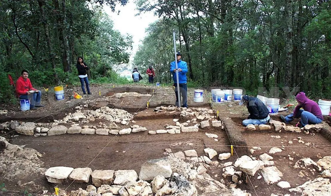 Encuentran restos óseos de ancestros mayas