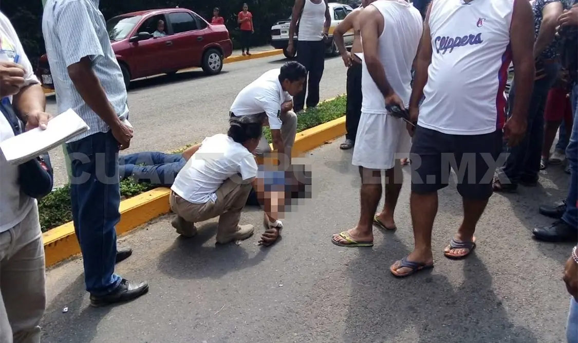 Motociclista derrapa y muere tras golpearse