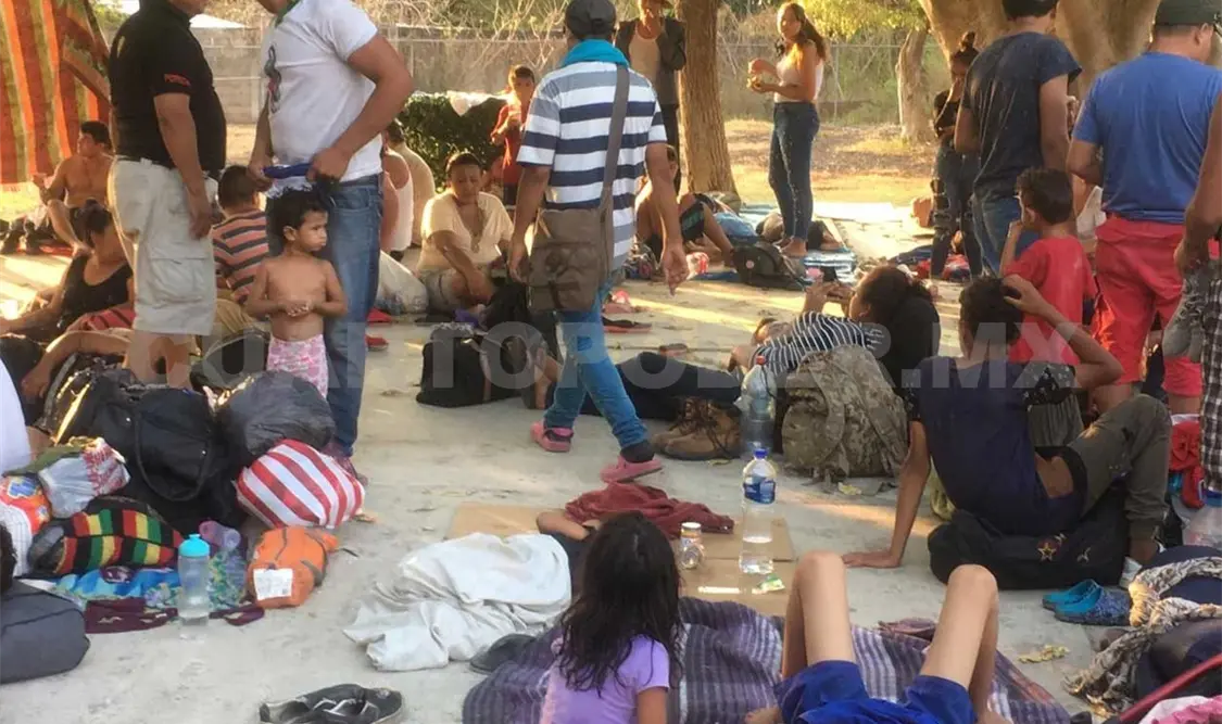 Van en caravana por falta de dinero