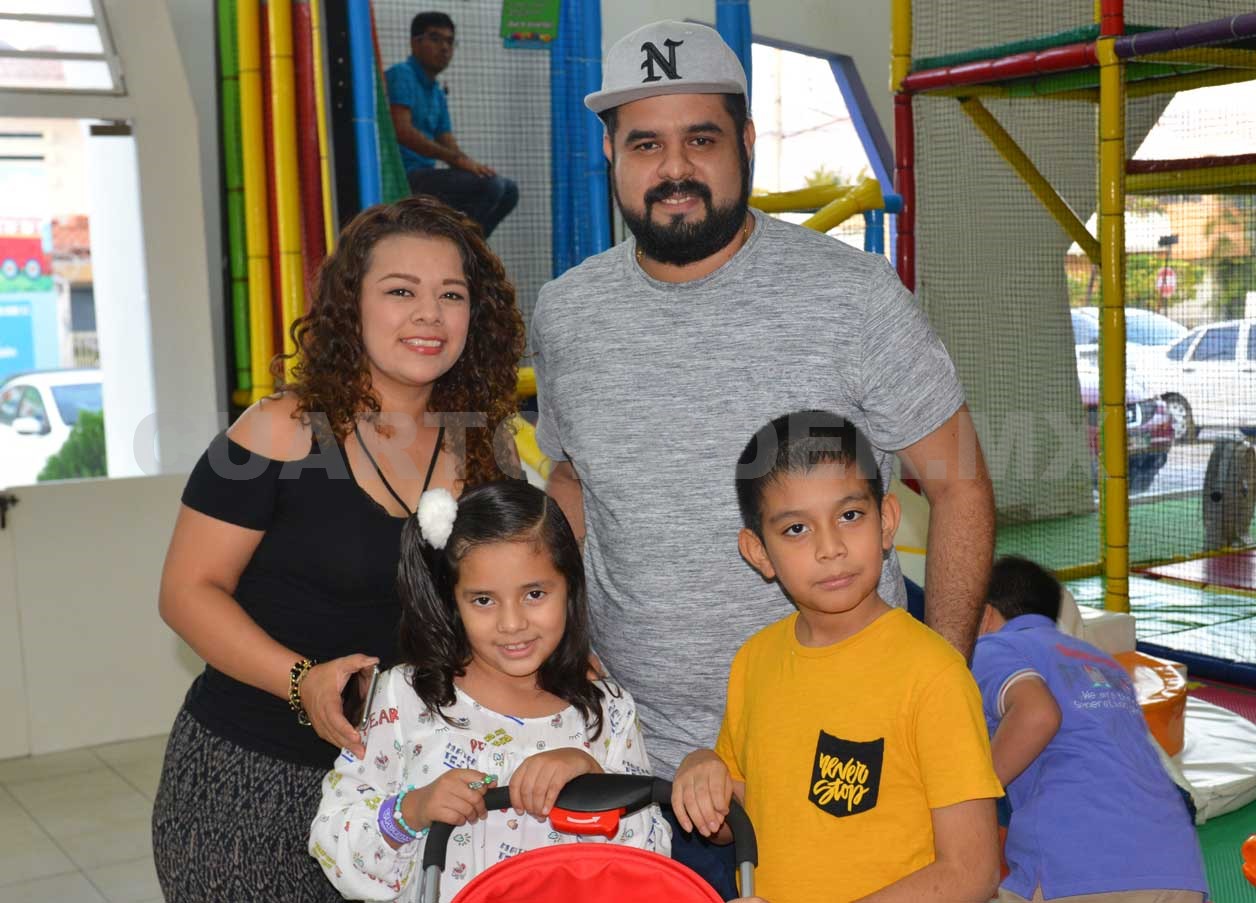 Ángel sopló ocho velitas