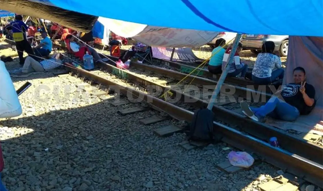 Sólo 112 escuelas permanecen en paro