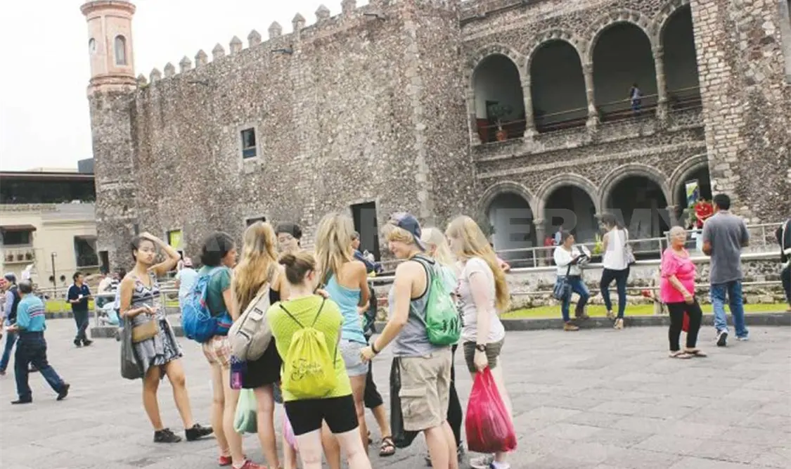 Crecen 8.9% ingresos por visitantes internacionales