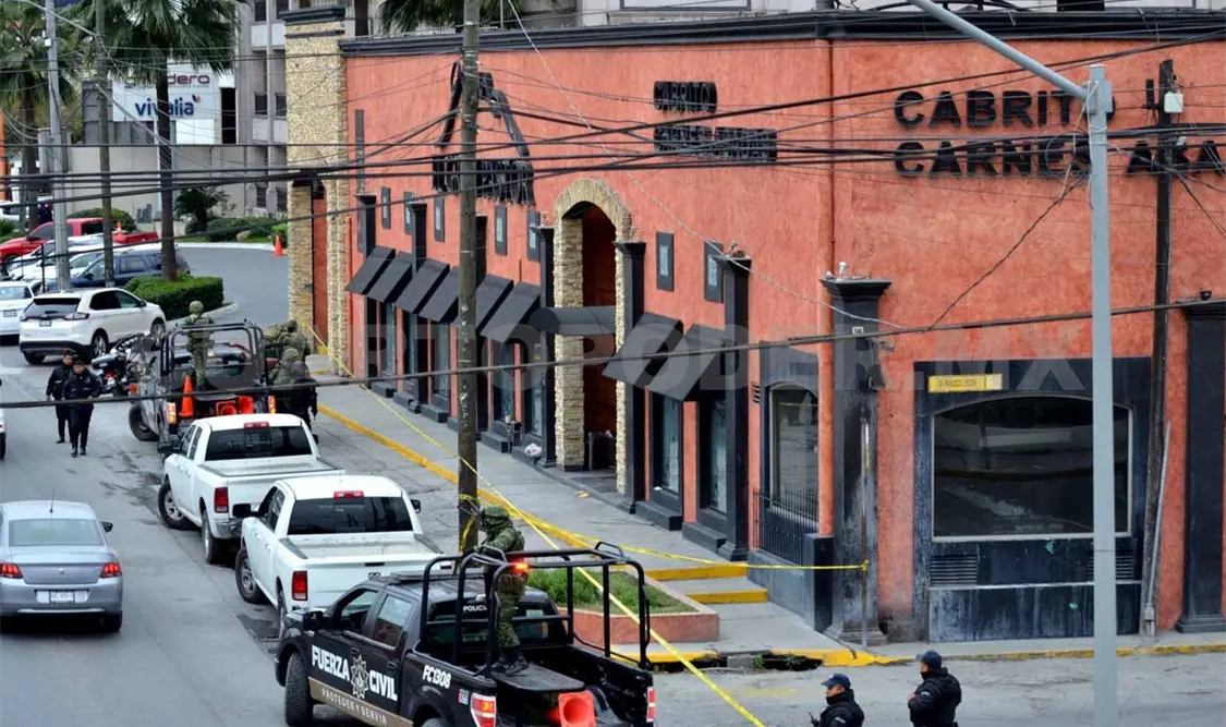 Restaurante es incendiado por un grupo armado