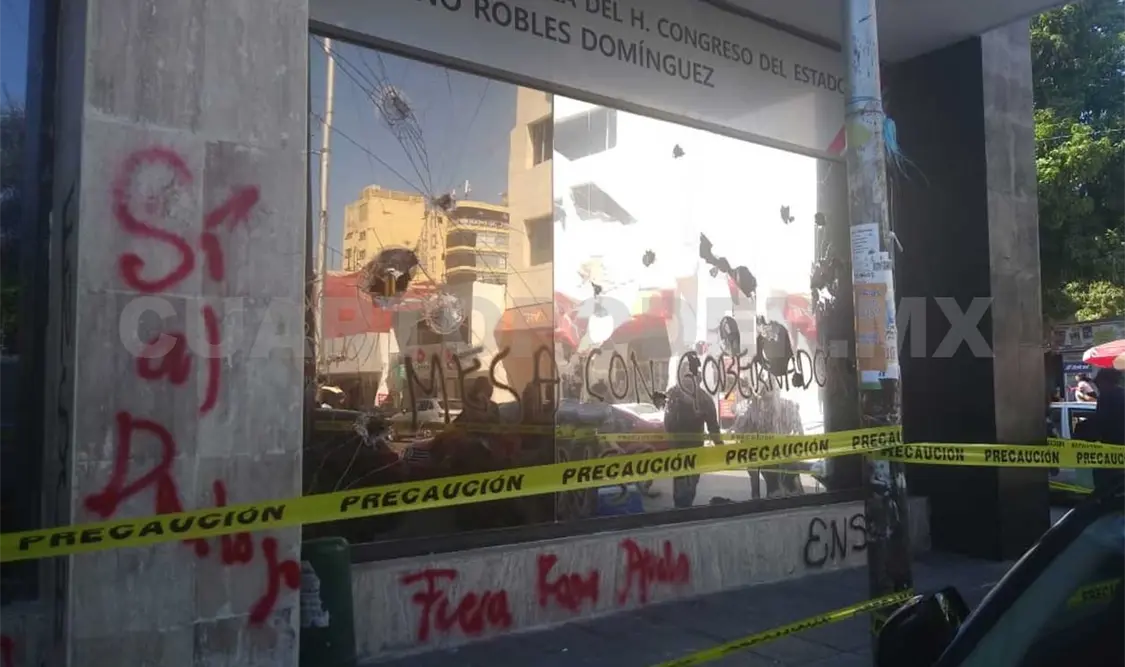 Vandalizan instalaciones del Congreso
