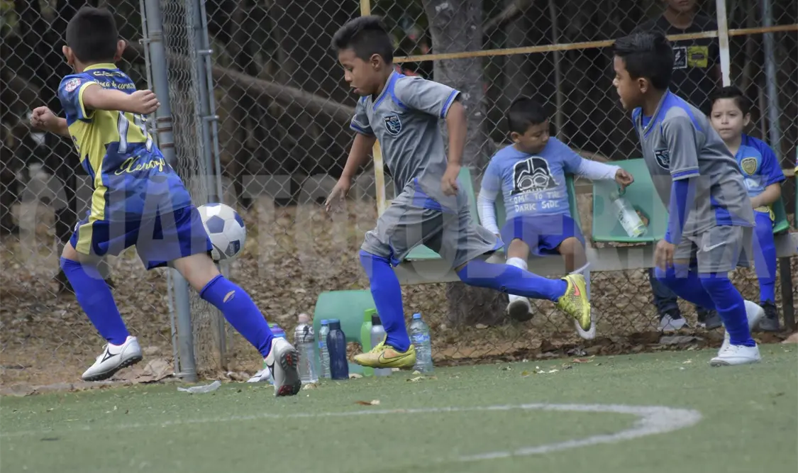 Santa Fe le pegó a Balam FC cuatro goles a dos en duelo correspondiente a la categoría Niños Héroes. Guillermo Ramos/CP