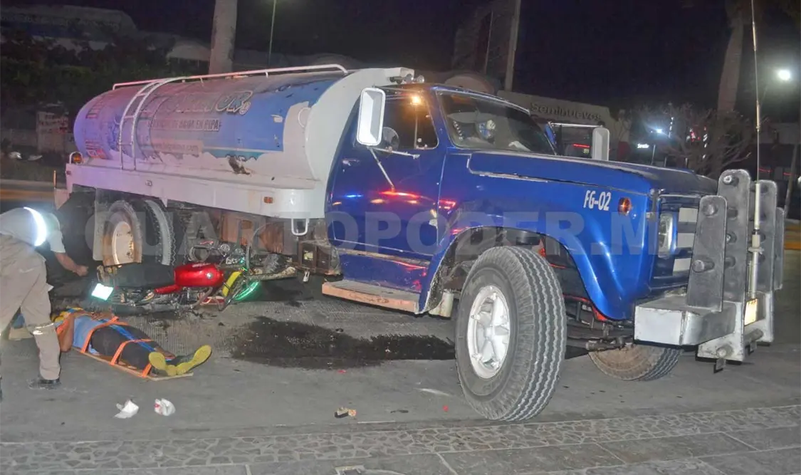 Joven se estrella contra una pipa y termina en el hospital