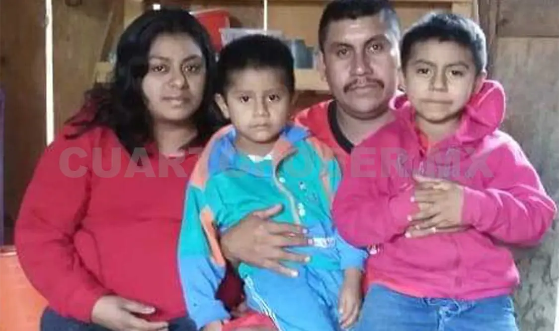 Moisés y Dolores con sus dos hijos, esperan ayuda. Avisaín Alegría / CP