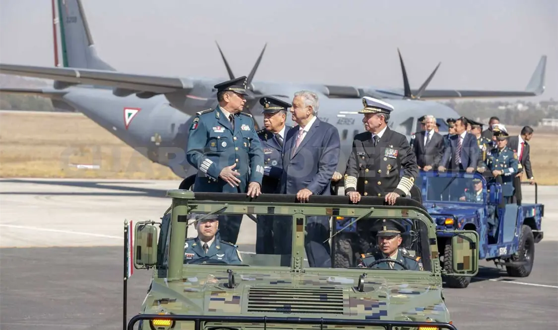 AMLO promociona aeronaves