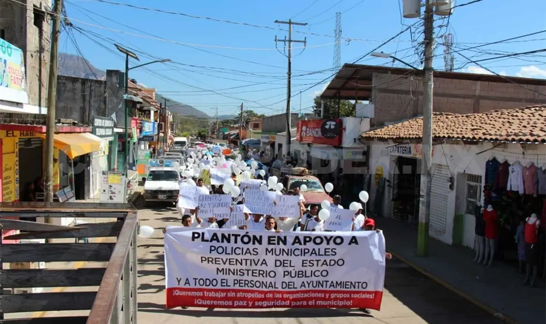 Con marcha piden un alto a organizaciones