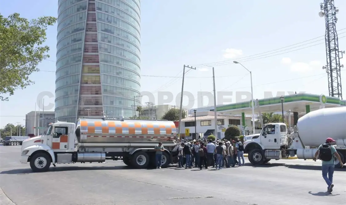 Efectiva intervención de policías ante bloqueos