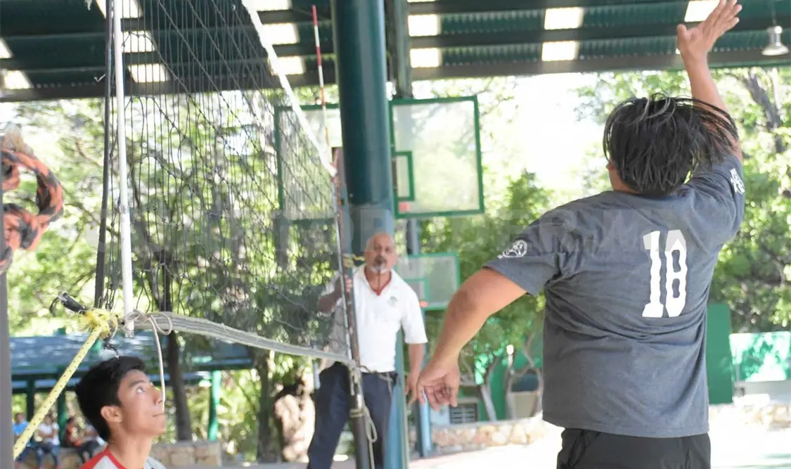 Aztecas es líder con 11 puntos