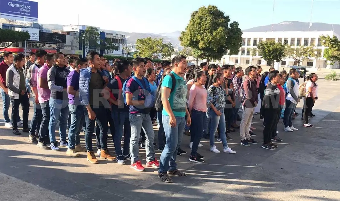 Temen desaparición de escuela ante advertencia