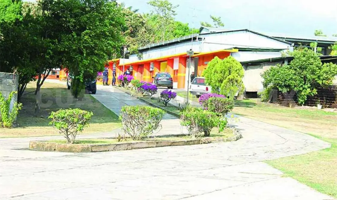 Armados asaltan motel en Tuzantán