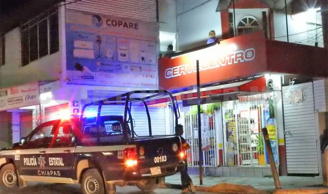 Hallan a hombre sin vida sobre charco de sangre