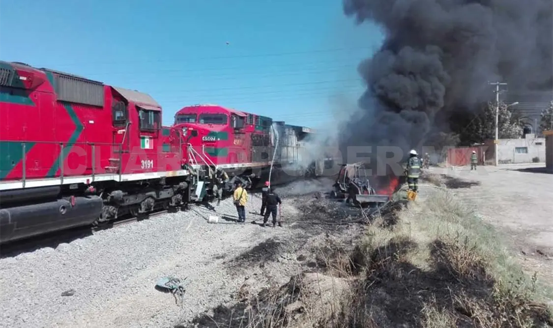 Choque de pipa con tren deja dos muertos