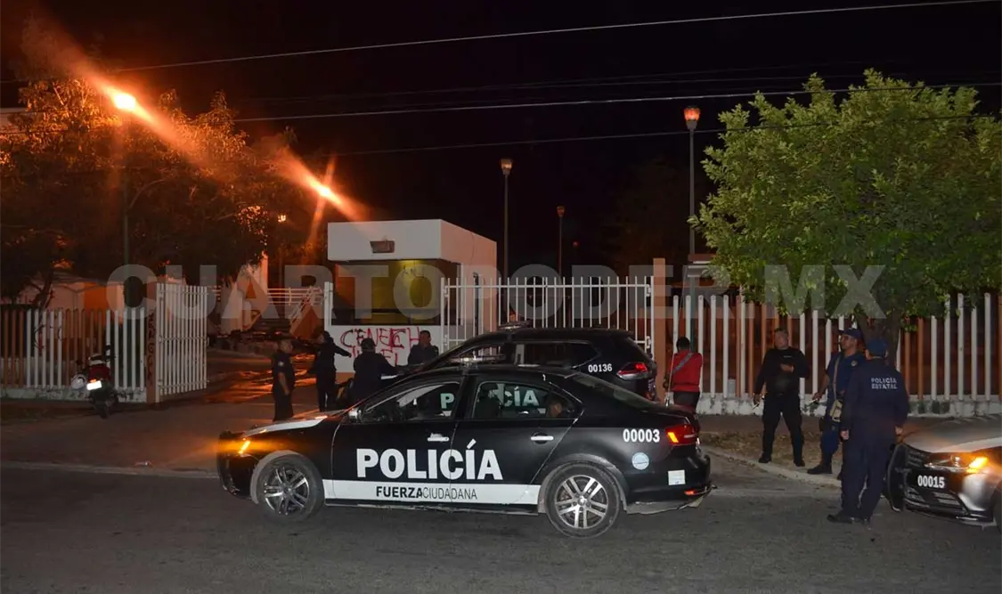 Supuestos normalistas vandalizan edificio público