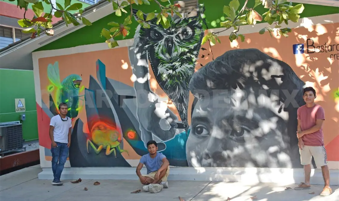 Alumnos embellecen su escuela con murales