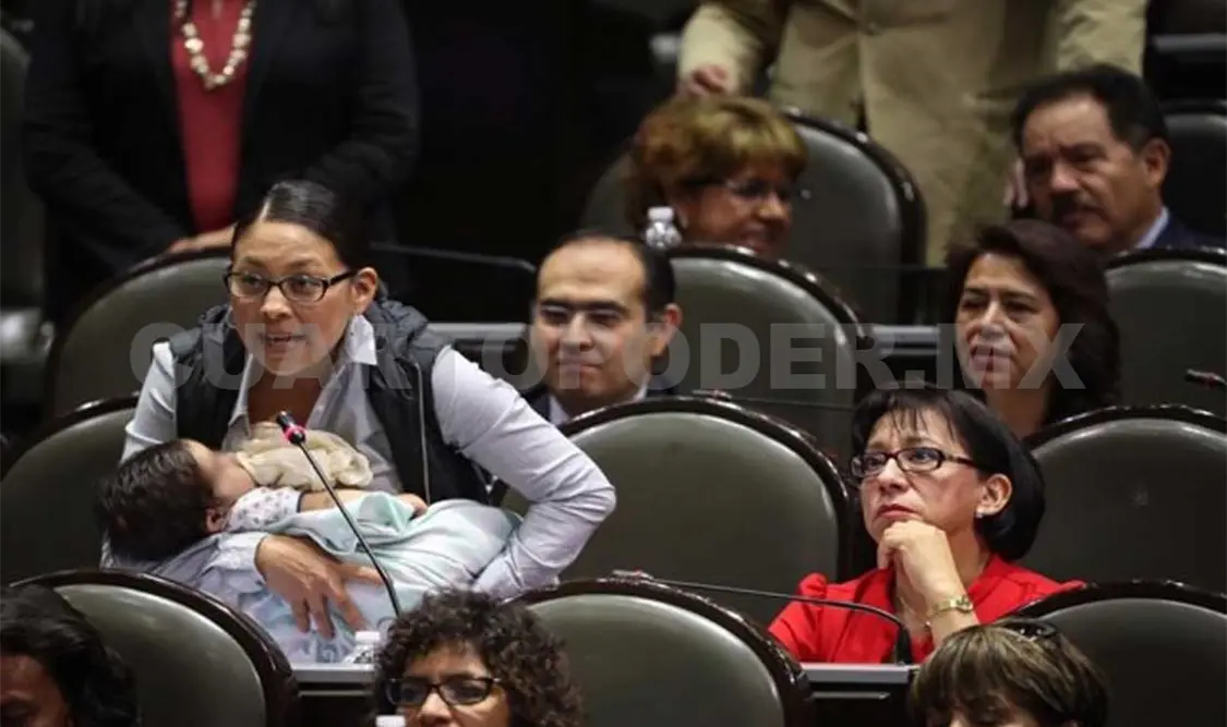 Con bebé en brazos, diputada exige justicia