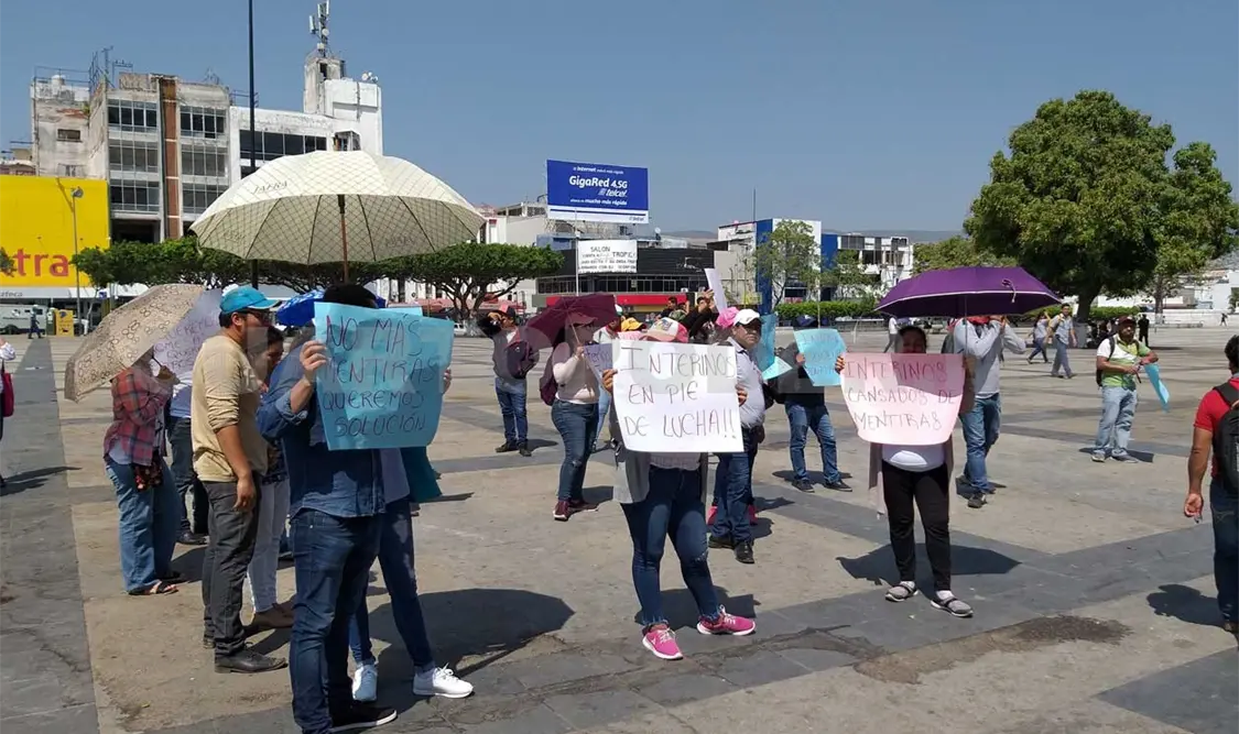 Docentes exigen pago de salarios pendientes