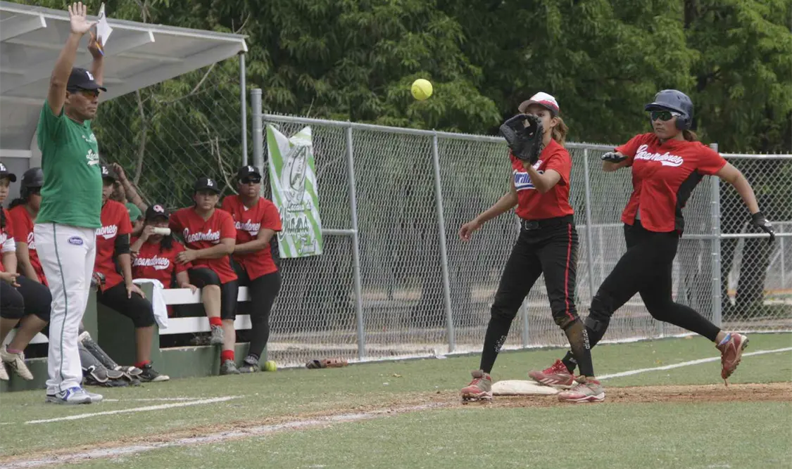 Buscando fortalecer e incrementar los equipos participantes en el Softbol femenil, el número de jugadoras sufrió una modificación. Guillermo Ramos/CP