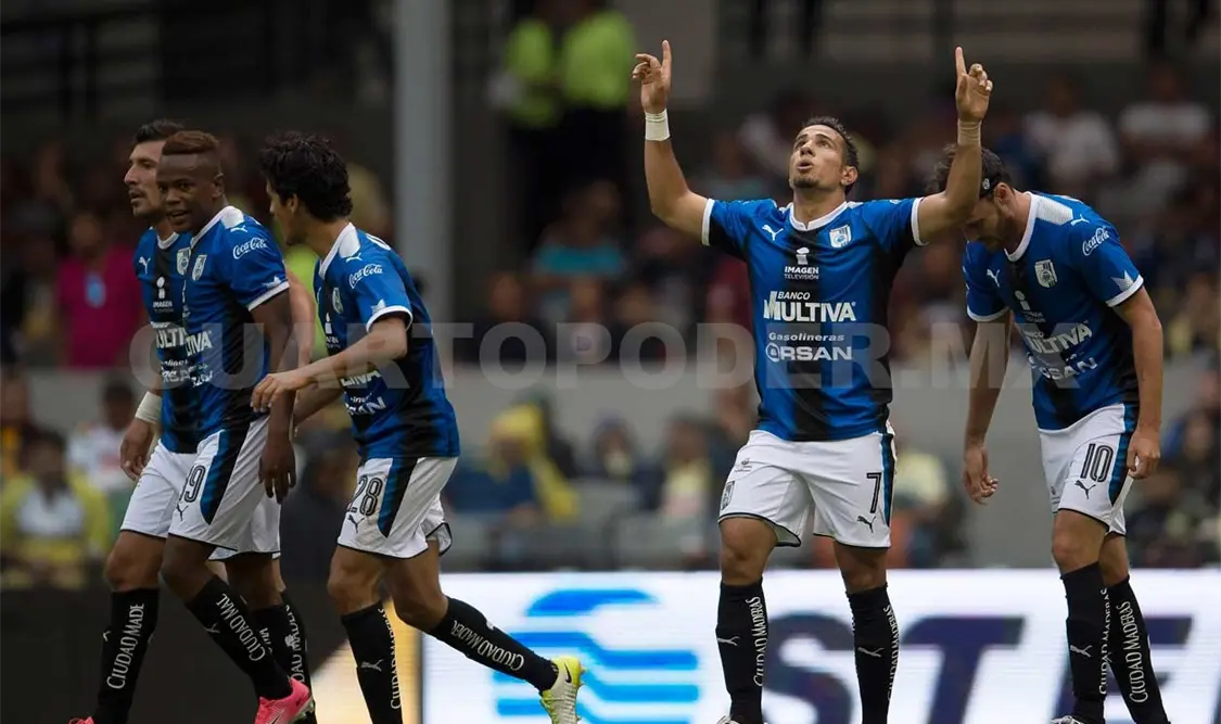 El brasileño naturalizado mexicano Camilo Sanvezzo amplió la diferencia con dos goles desde el manchón penal a los 77 y 89 minutos. Agencias