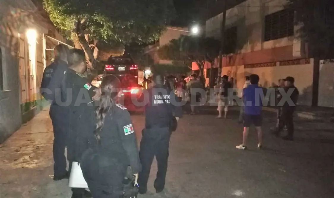 Colonos obligan a ebrio conductor a pagar daños