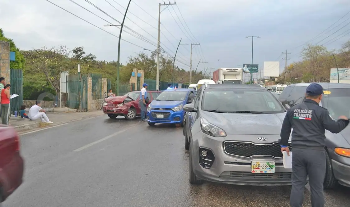 Lluvia provoca choque por alcance