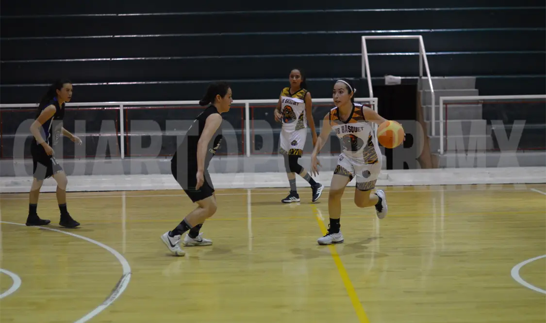 En la categoría femenil, Ocelotas de la Unach hizo un gran juego y se quedó con el resultado de 46-9 ante MB Desarrollo. Archivo