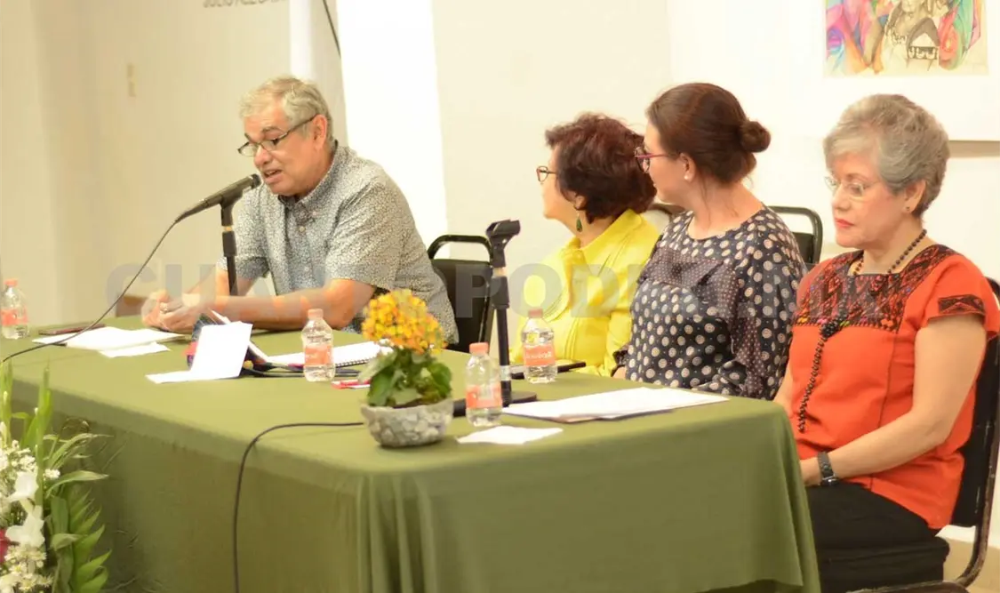 La primera mesa de comentarios. Darwin Mendoza